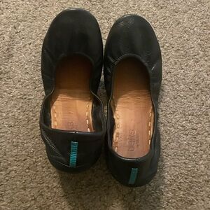 Black tieks